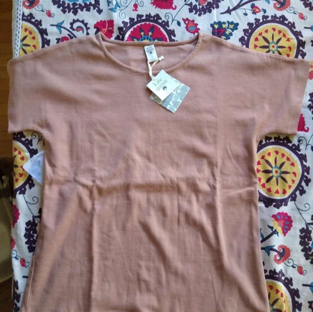 NWT Kate Quinn women's tee